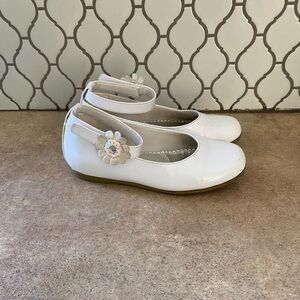 Rachel Shoes girls 13 white with flower